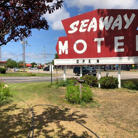 Seaway Motel Roosevelt Park 외부 사진