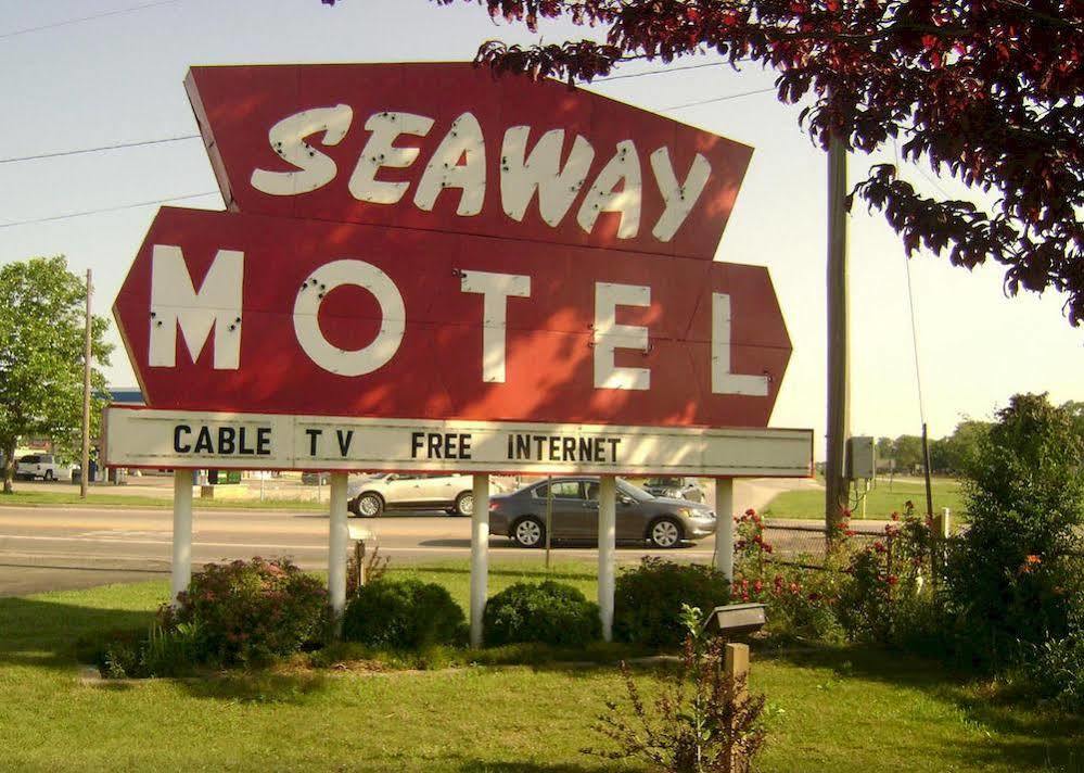 Seaway Motel Roosevelt Park 외부 사진